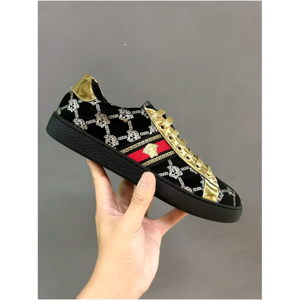 European Style Men s Shoes 2024 New Trendy Embroidered Medusa Sneakers Flat and Versatile Korean Style Breathable Casual Shoes image 2